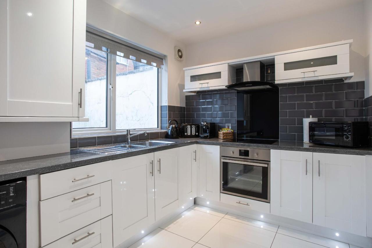 Refurbished Home, 8 Mins To Cc Belfast Exterior foto