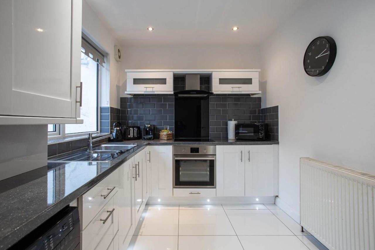 Refurbished Home, 8 Mins To Cc Belfast Exterior foto