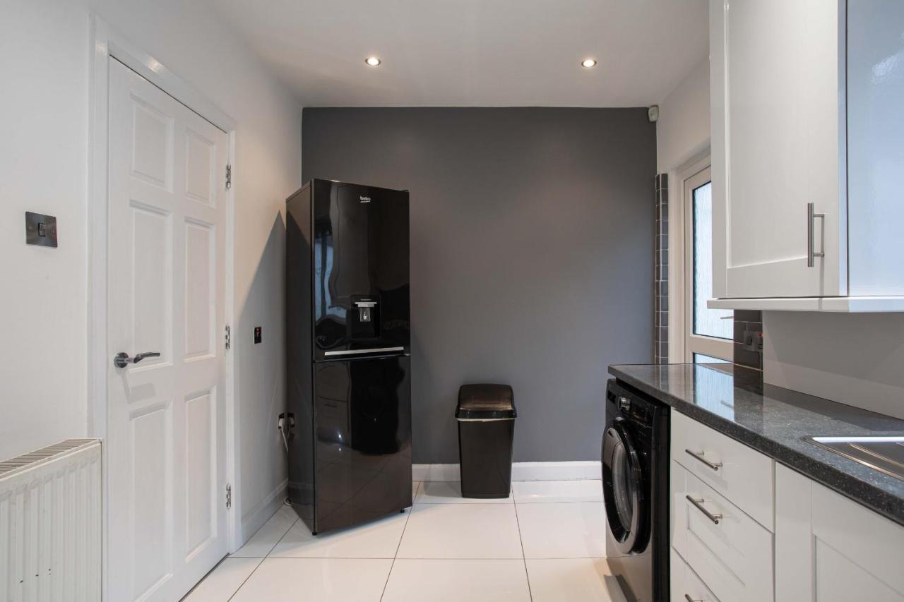 Refurbished Home, 8 Mins To Cc Belfast Exterior foto