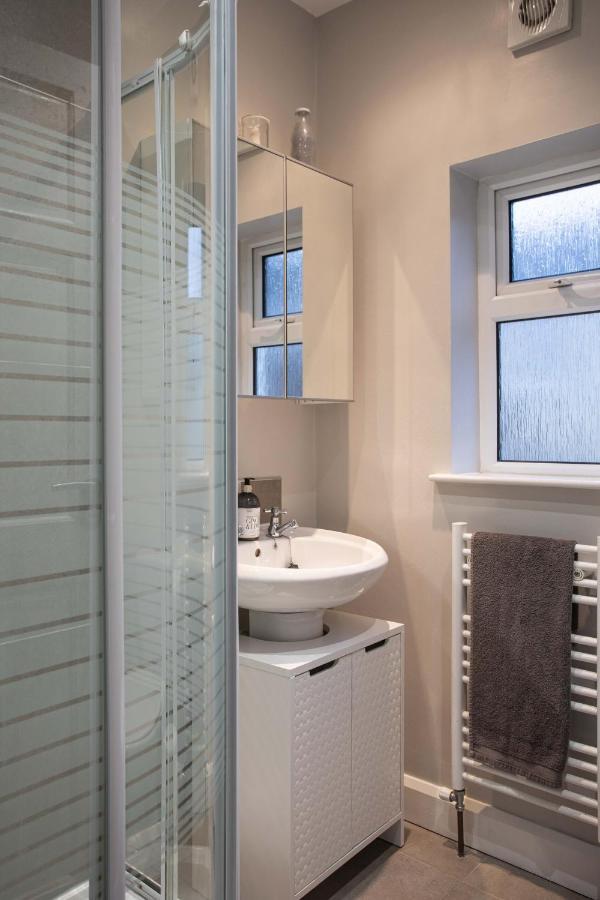 Refurbished Home, 8 Mins To Cc Belfast Exterior foto
