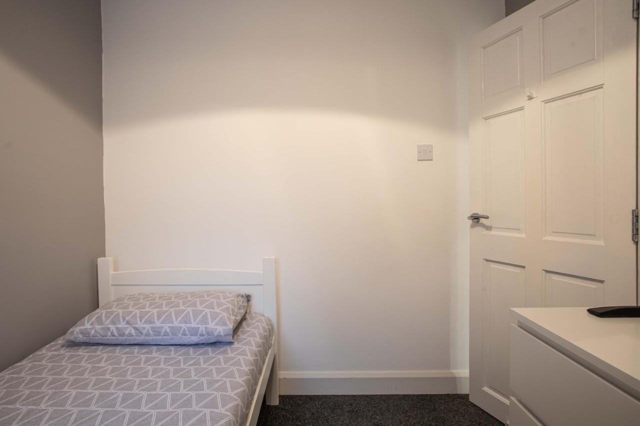 Refurbished Home, 8 Mins To Cc Belfast Exterior foto