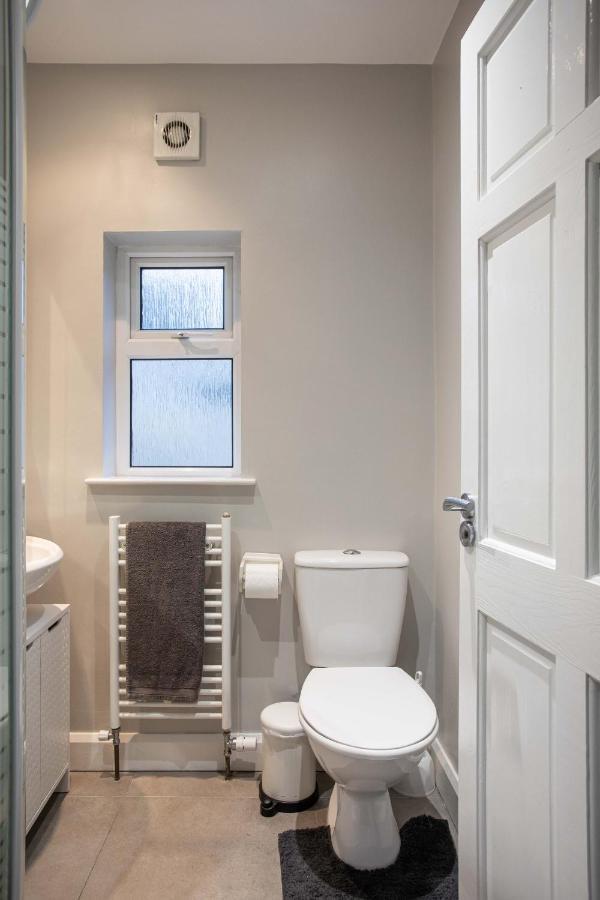 Refurbished Home, 8 Mins To Cc Belfast Exterior foto